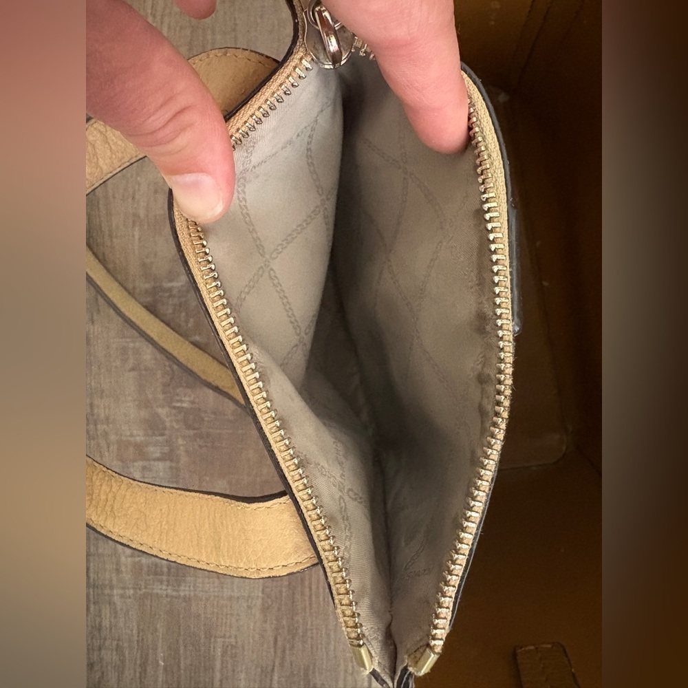 Michael Kors Tricolor Leather Gemma Small Tote Bag - Picture 14 of 16